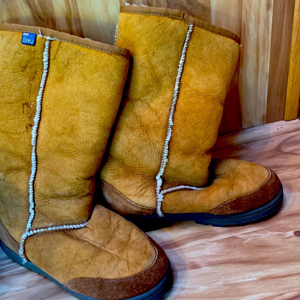 Australian sheepskin boots. EUC
